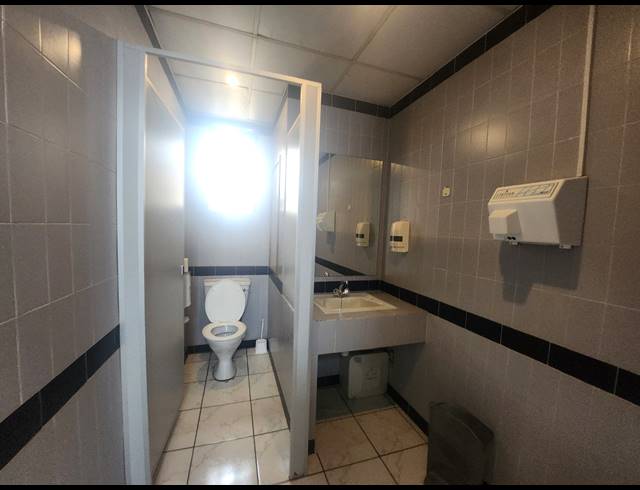 202M² OFFICE TO LET IN VORNA VALLEY